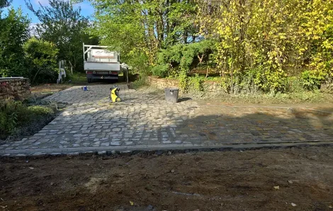 Pose pavés Dollon 72390