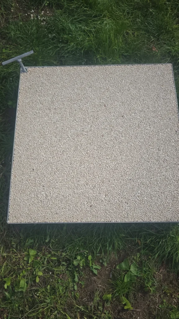 Tapis de Pierre Montfort Montfort-le-Gesnois - detail
